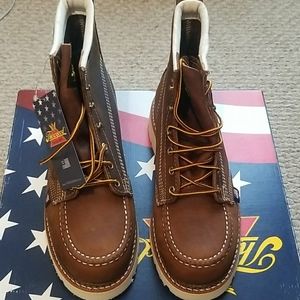Thorogood 6" Steeled toe moc toe boots size 8D
